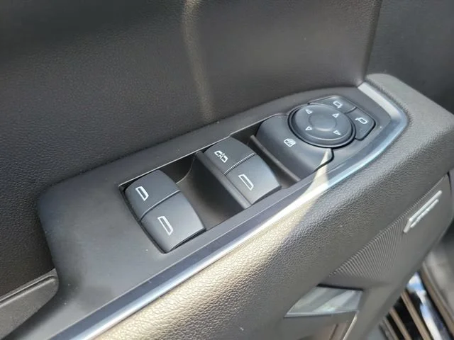 Used 2025 Onyx Black GMC Elevation image 13