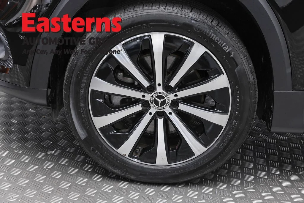 Used 2022 Black Mercedes-Benz GLB 250 image 32
