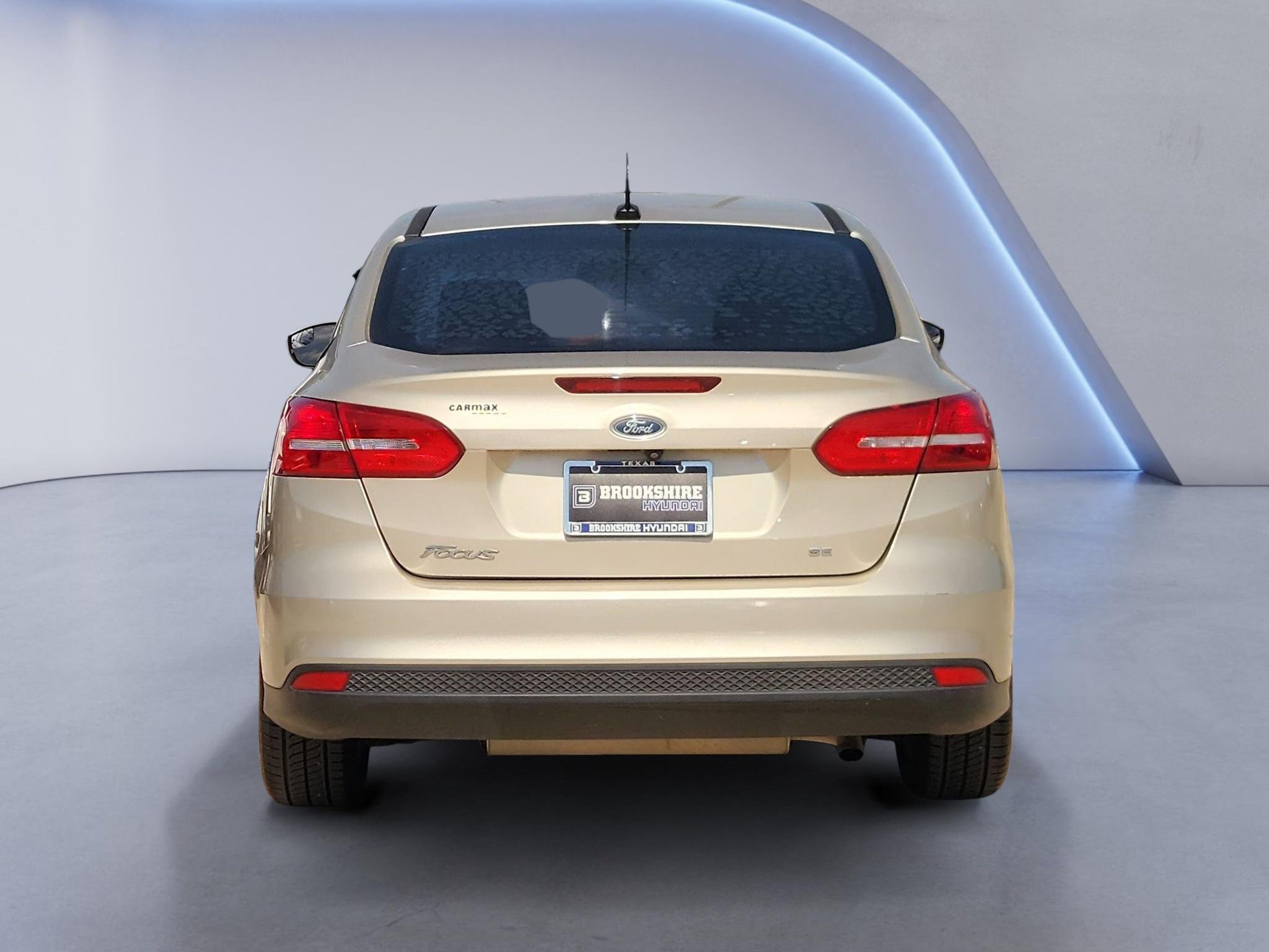 Used 2018 White Gold Metallic Ford SE image 7