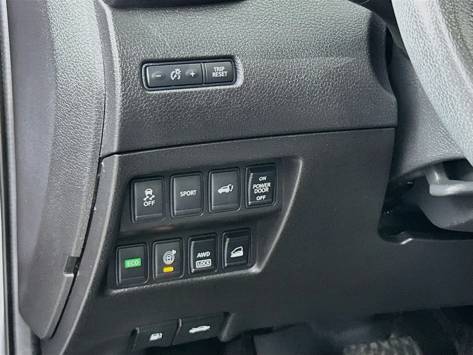 Used 2015 Gun Metallic Nissan SL image 10