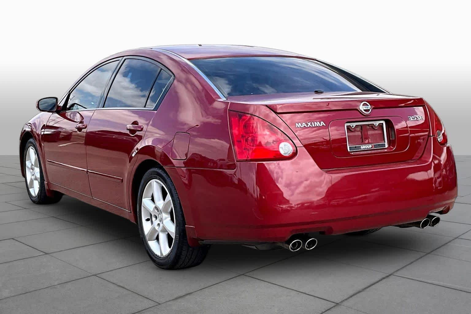 Used 2004 Red Opulence Metallic Nissan SE image 11