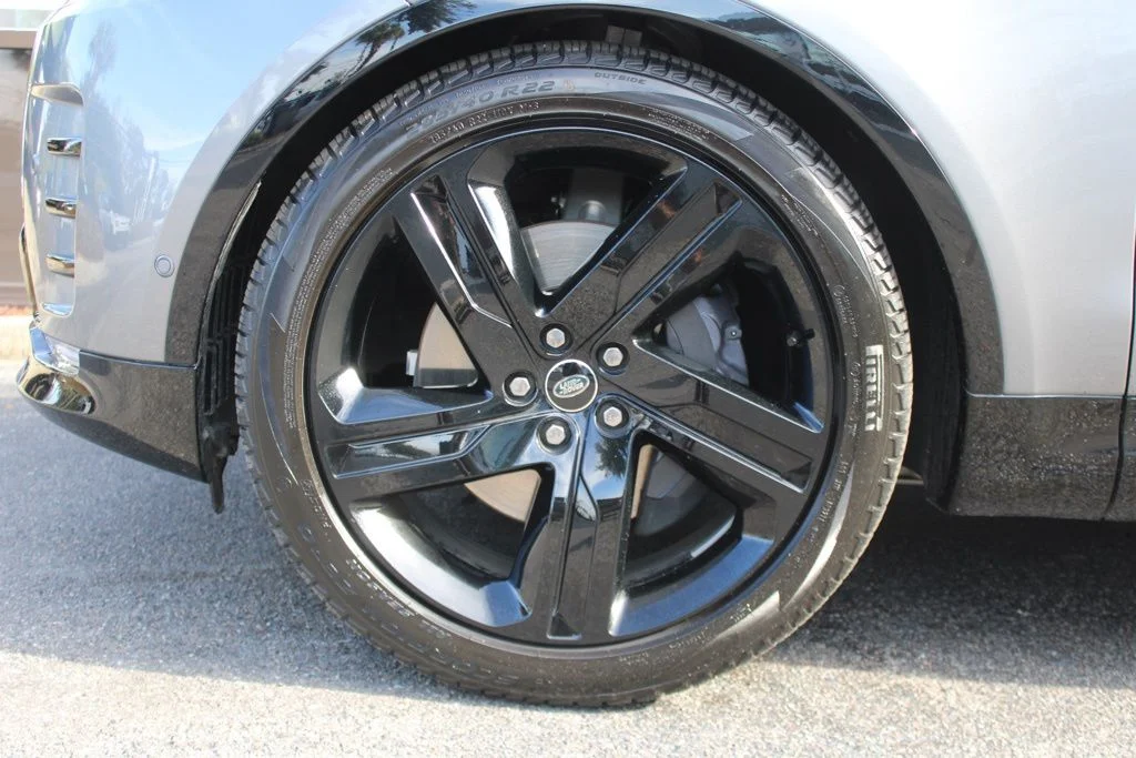 Certified Used 2025  Land Rover Dynamic SE image 11