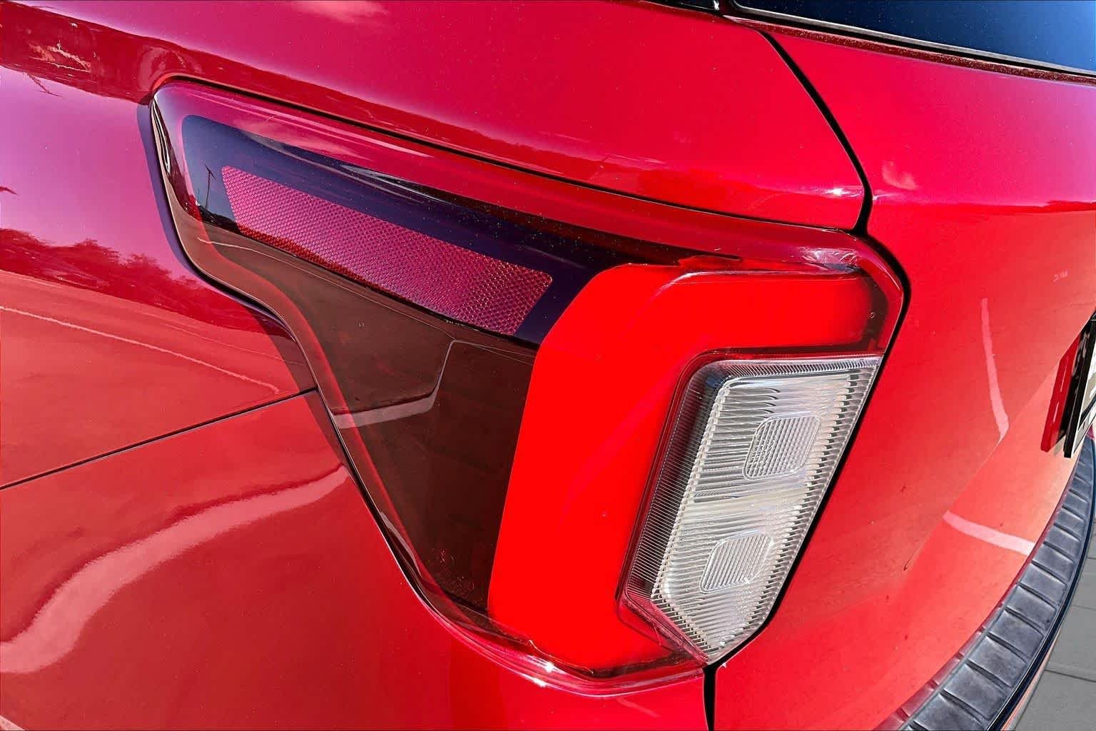 Used 2023 Rapid Red Metallic Tinted Clearcoat Ford ST-Line image 29
