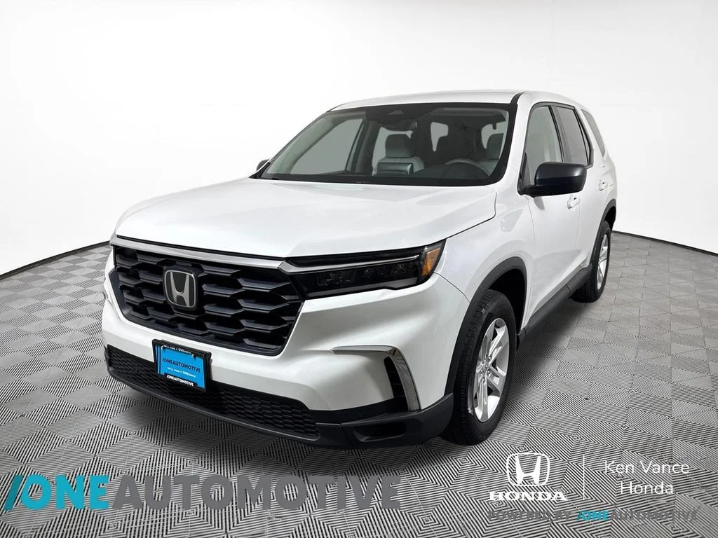 2023 Honda Pilot LX AWD's photo
