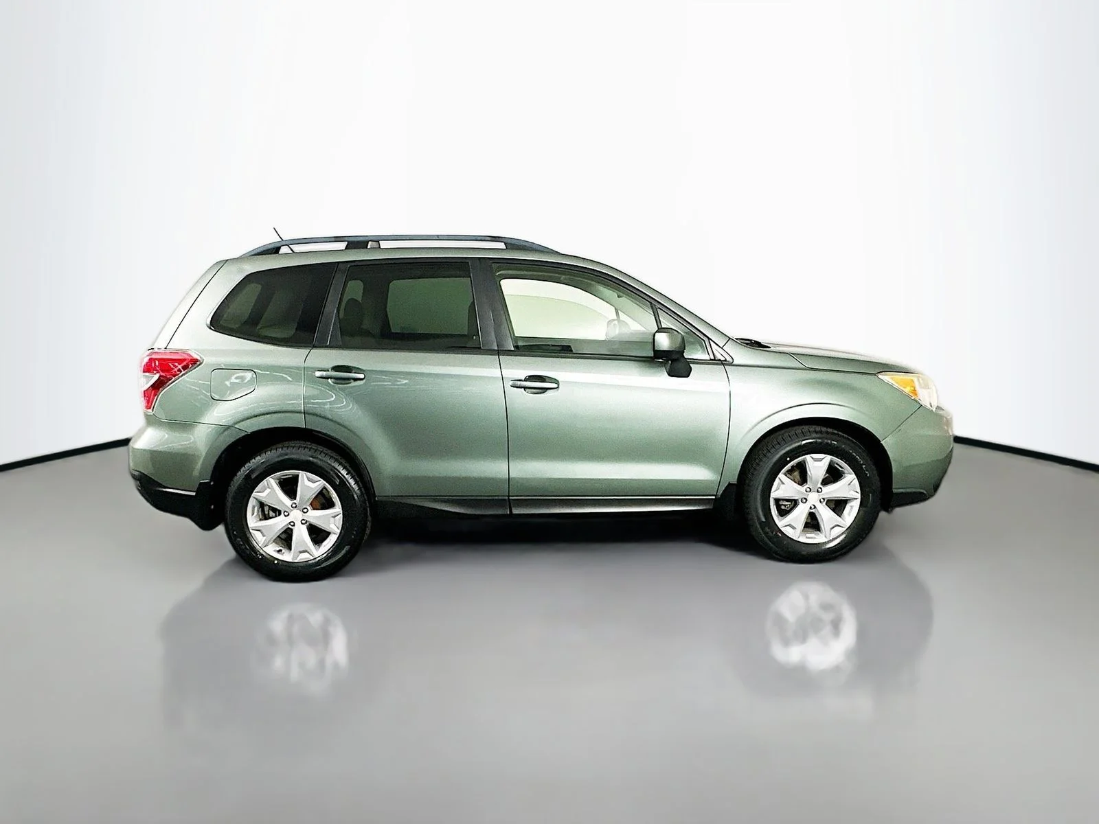 Used 2015 Green Subaru 2.5i Premium image 8