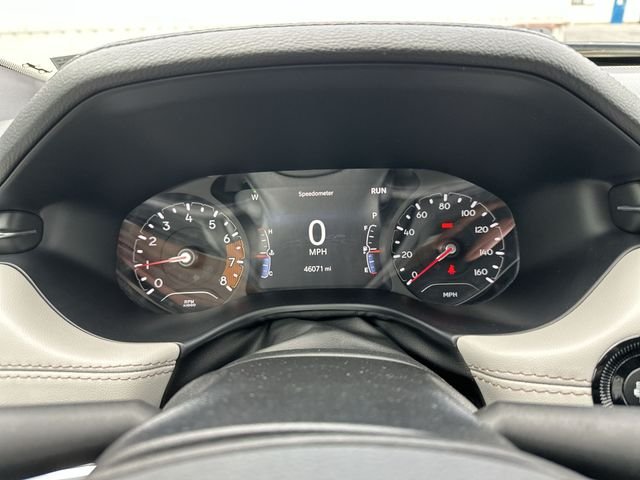 Certified Used 2024 Hydro Blue Pearlcoat Jeep Limited image 12