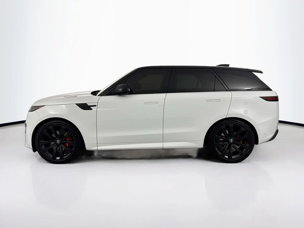 Used 2025 White Land Rover Dynamic SE image 8