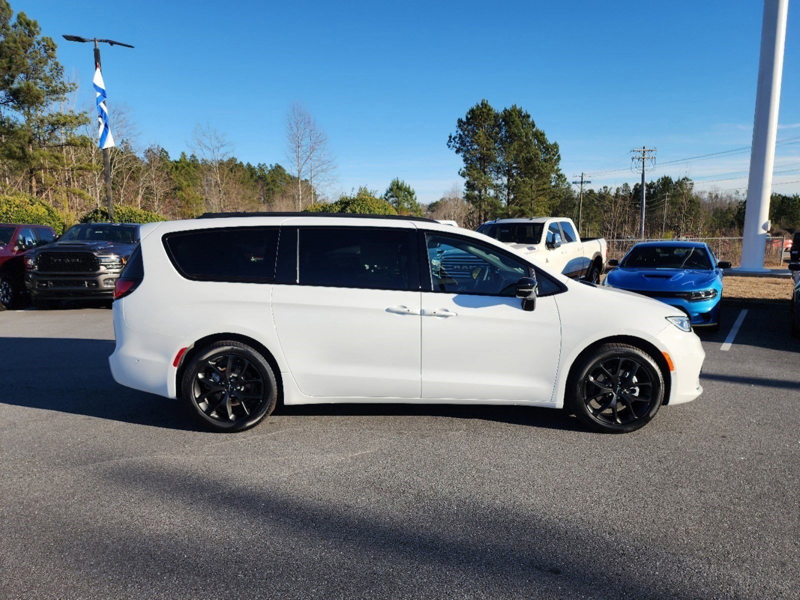 2024 Chrysler Pacifica Limited photo 2