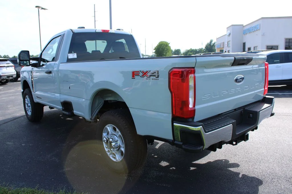 New 2026 Avalanche Ford F-350® XLT image 11