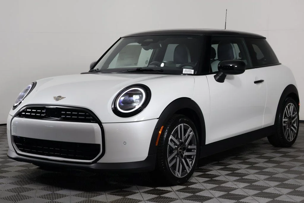 New 2026 White Metallic MINI Signature Plus image 1