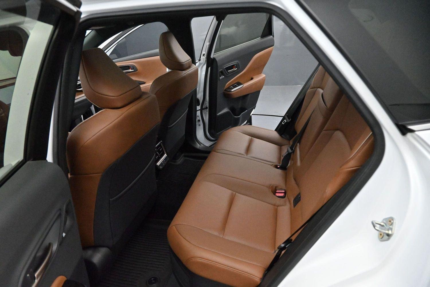 Used 2025  Toyota XLE image 32