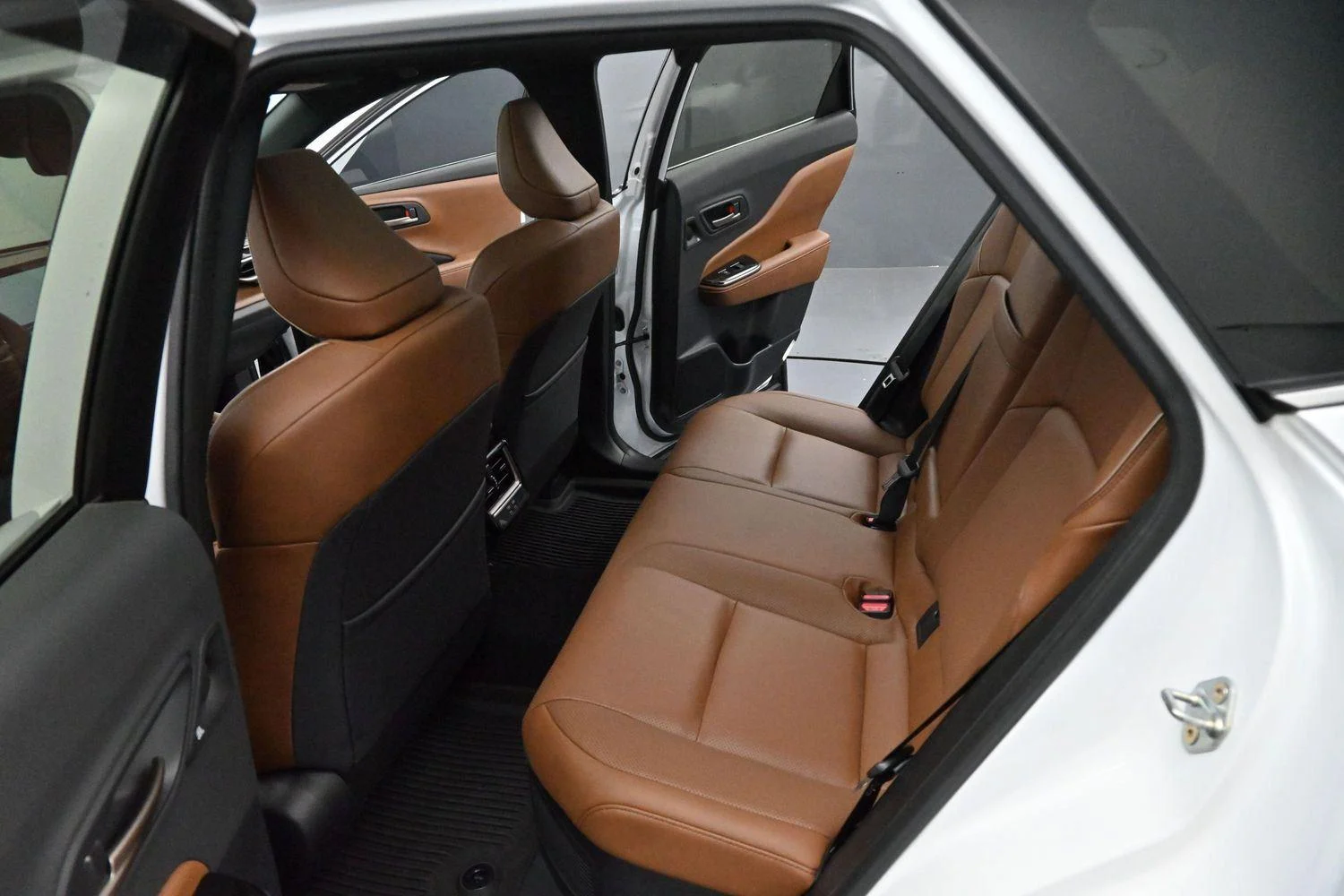Used 2025  Toyota XLE image 32