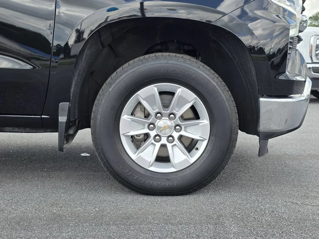 Used 2025 Black Chevrolet LT image 10
