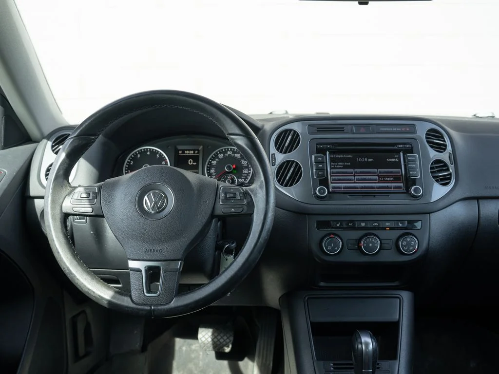 Used 2015 Blue Volkswagen SE image 22