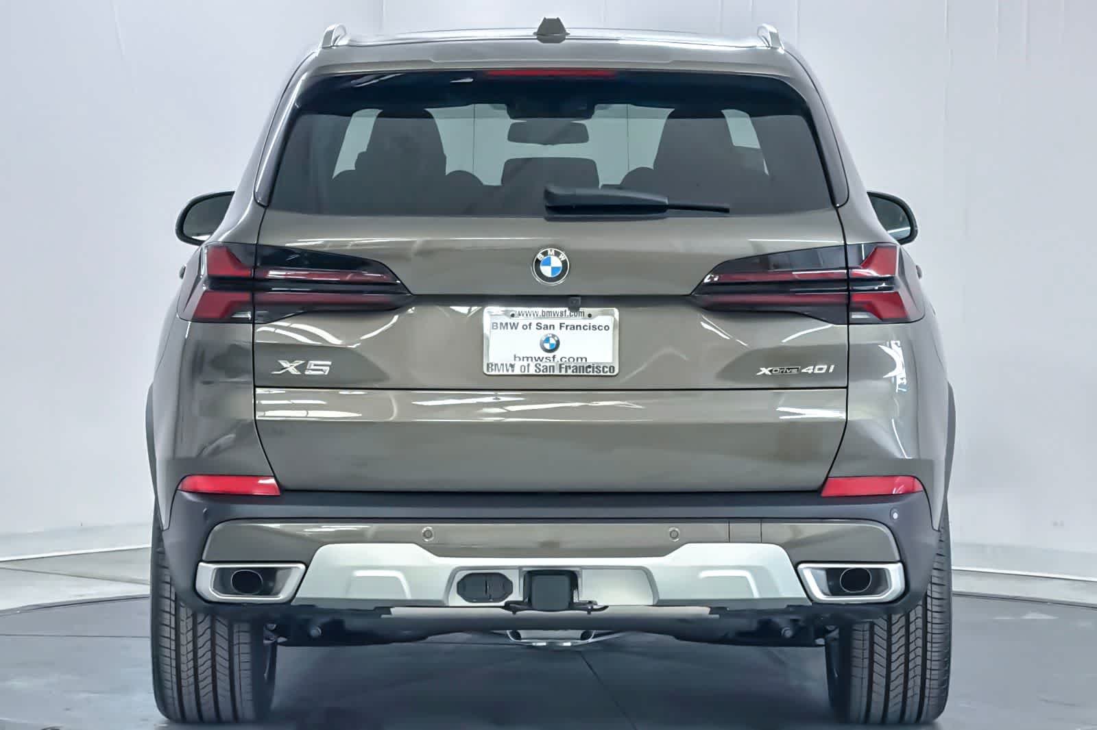 New 2026 Manhattan Green Metallic BMW xDrive40i image 7