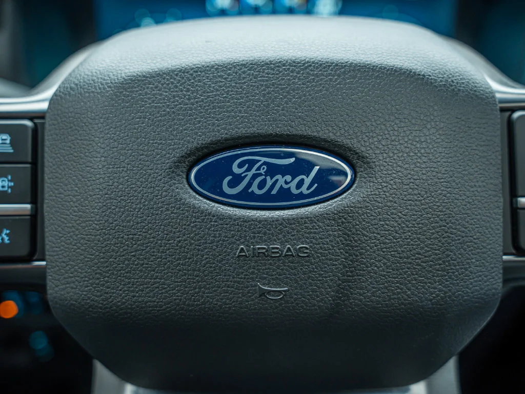 Used 2025 White Metallic Ford Platinum image 22