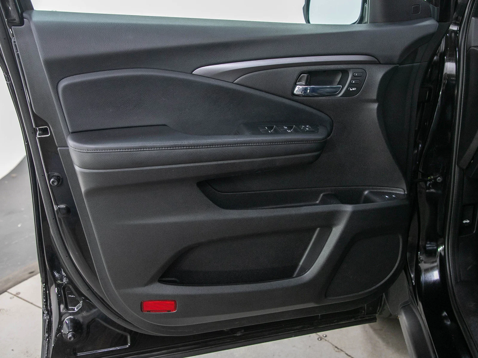 Used 2021 Crystal Black Pearl Honda EX-L AWD image 20