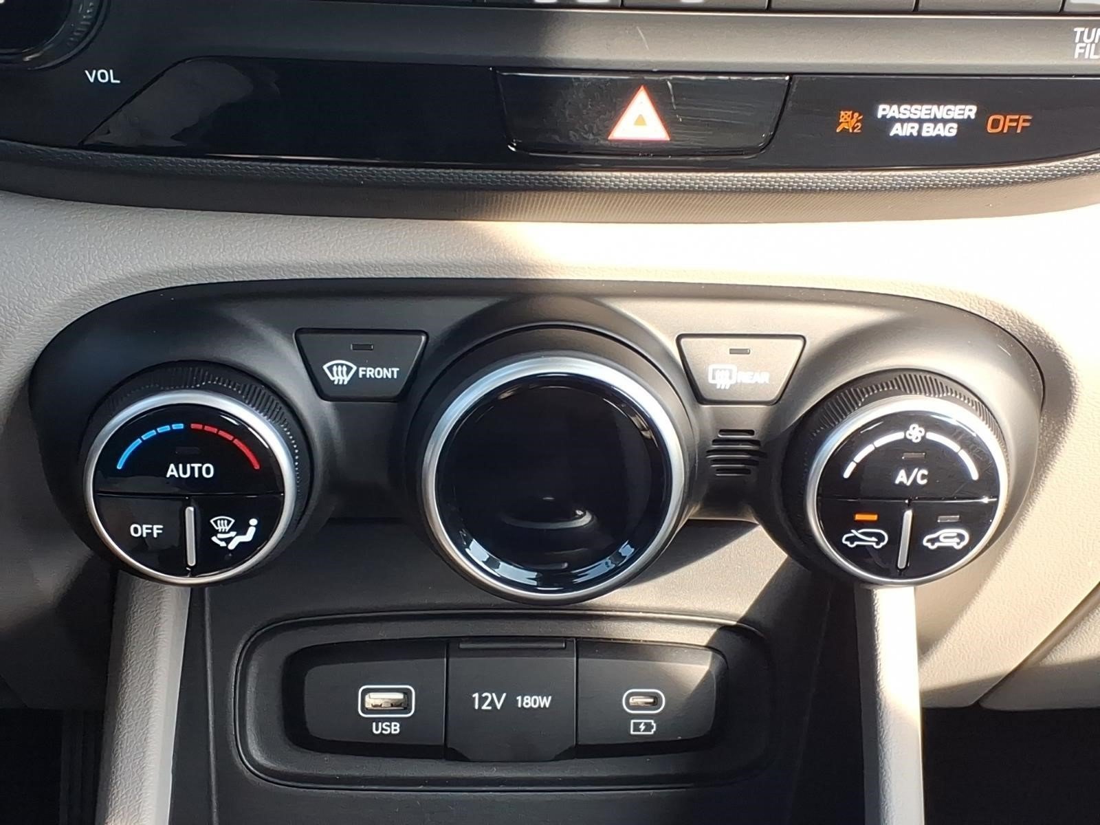 2025 Hyundai Venue SEL - Photo 14