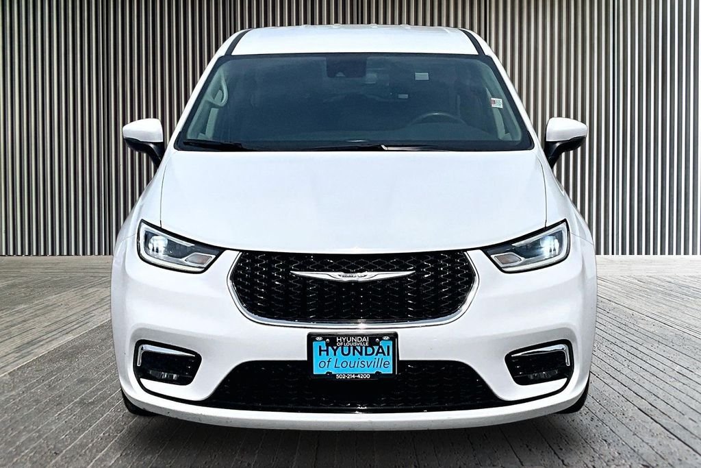 Used 2023 White Chrysler Touring L image 3