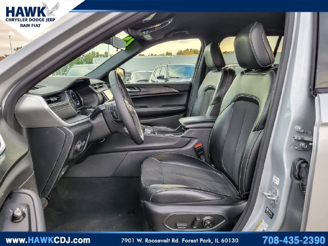 Used 2025 Silver Jeep Altitude image 8