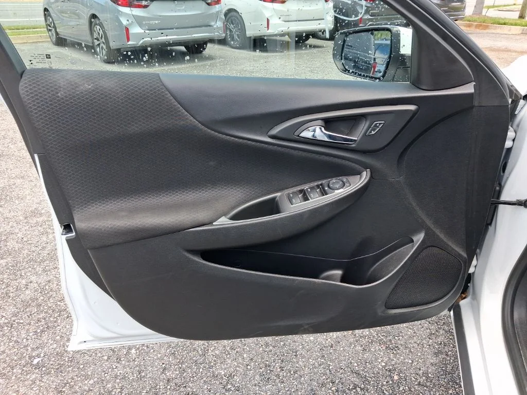 Used 2024 White Chevrolet LT image 21