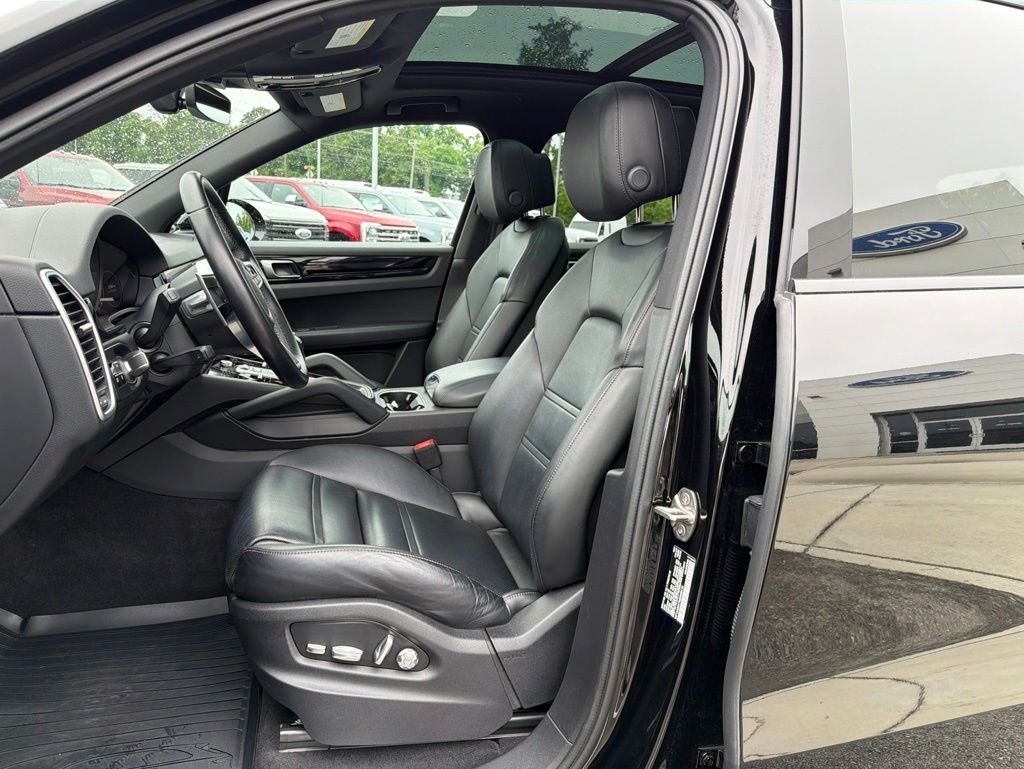 Used 2021 Black Porsche Base image 10
