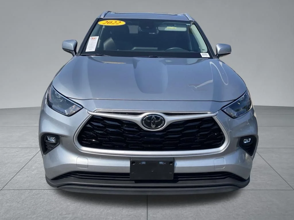 Used 2022 Silver Toyota XLE image 20