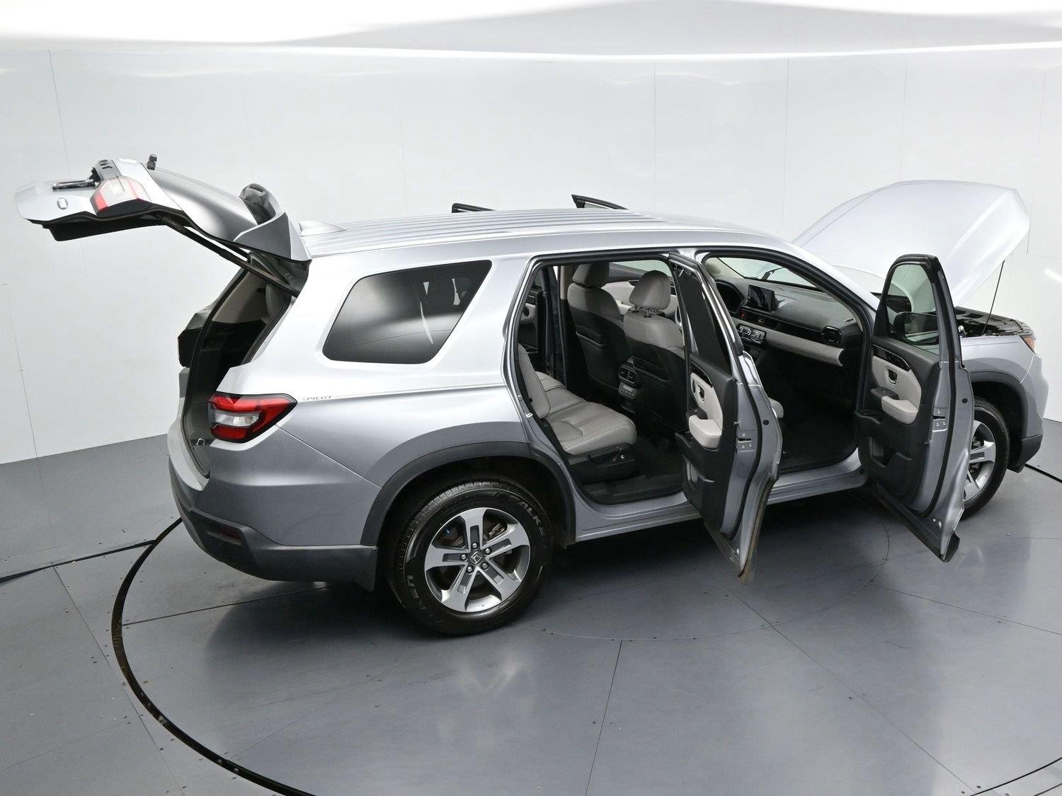 Used 2024 Lunar Silver Metallic Honda EX-L image 46