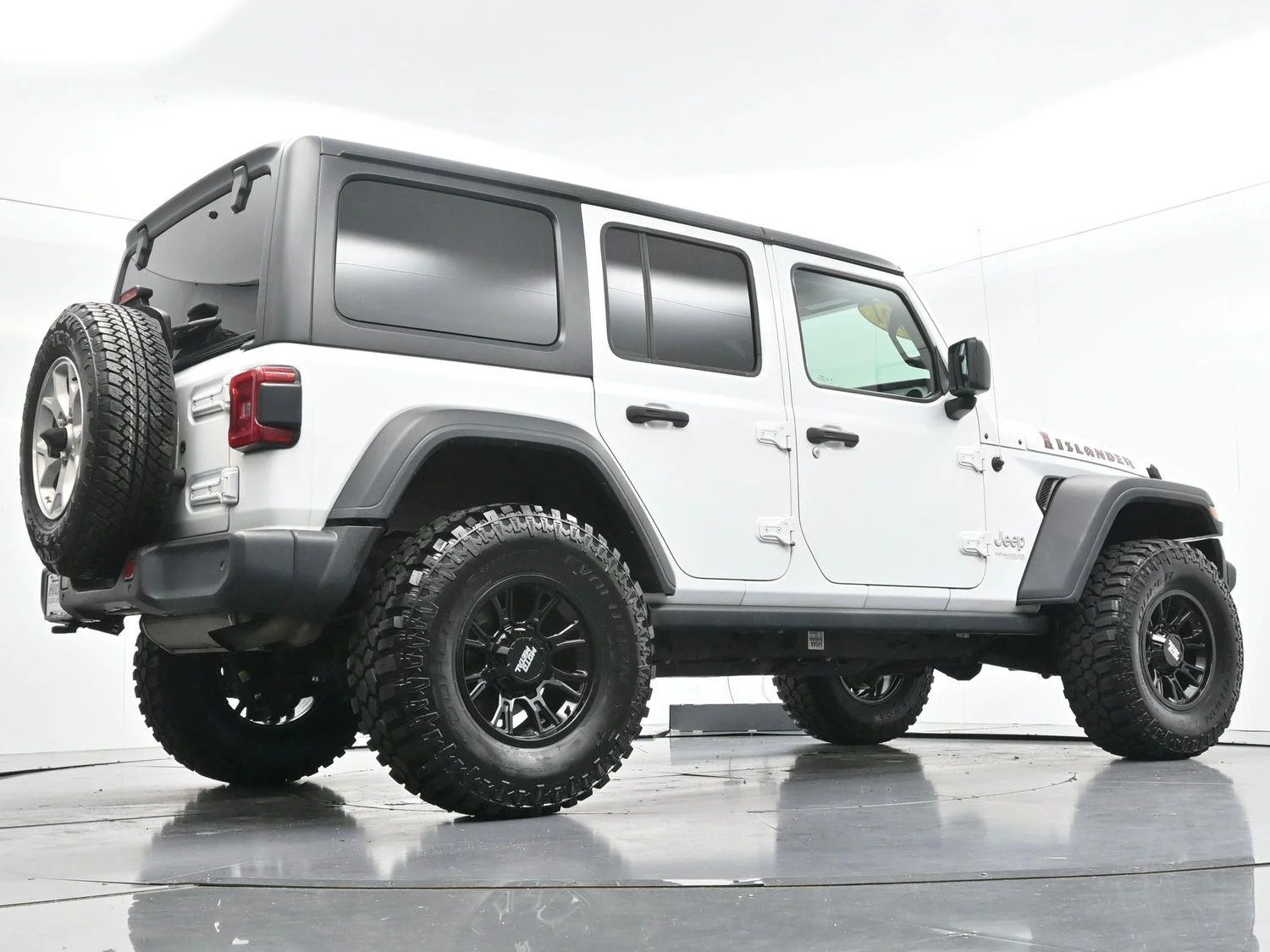 Used 2021 Bright White Clearcoat Jeep Unlimited Islander image 49