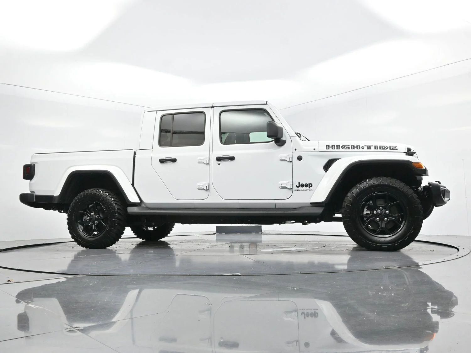 Used 2025 White Jeep High Tide image 38
