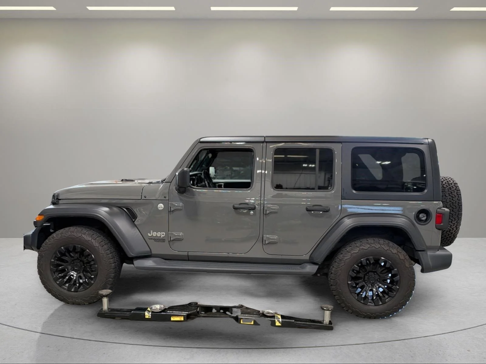 Used 2020 Sting-Gray Clearcoat Jeep Sport S image 4
