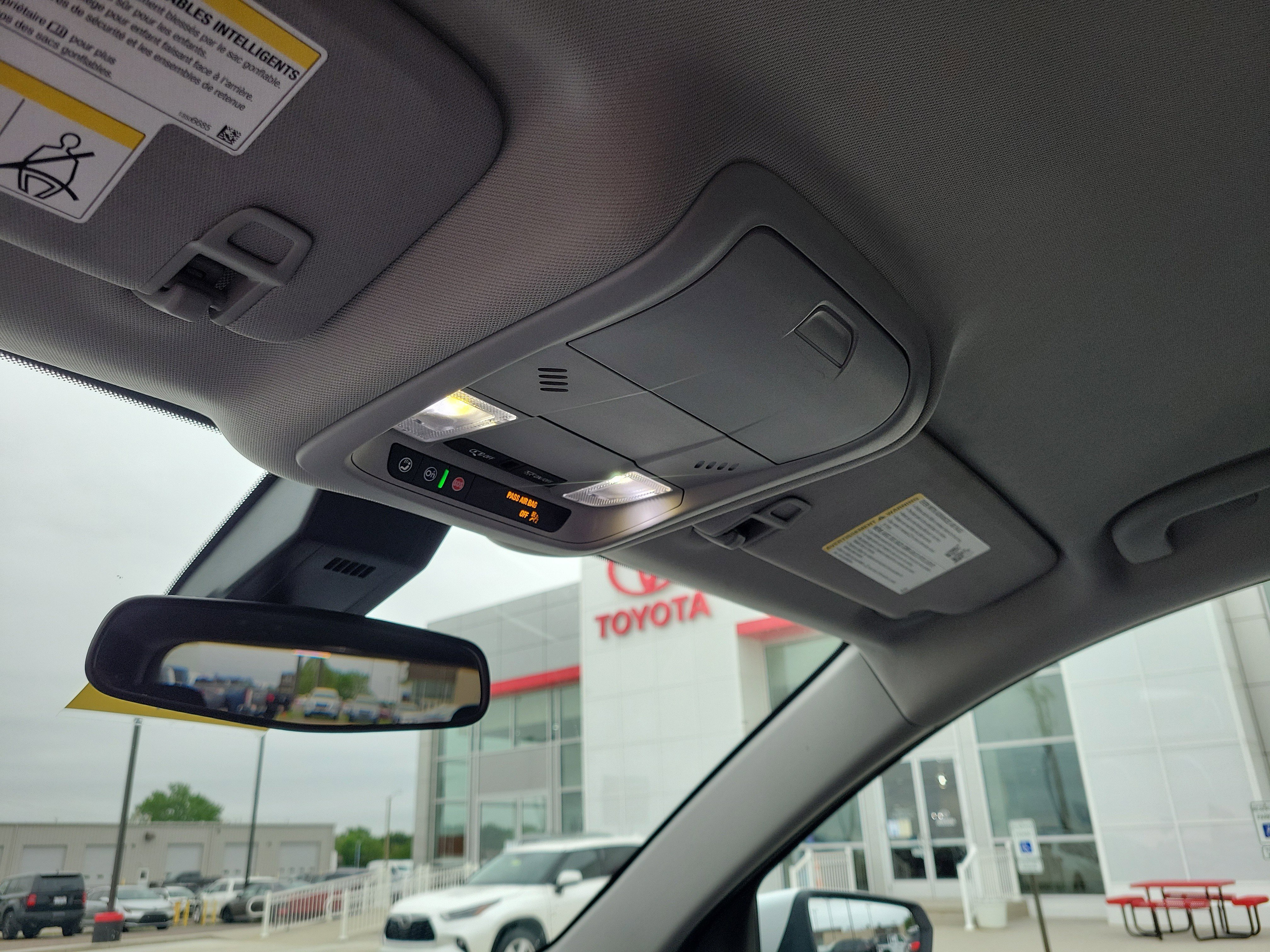 Used 2022 Summit White Chevrolet LT image 30