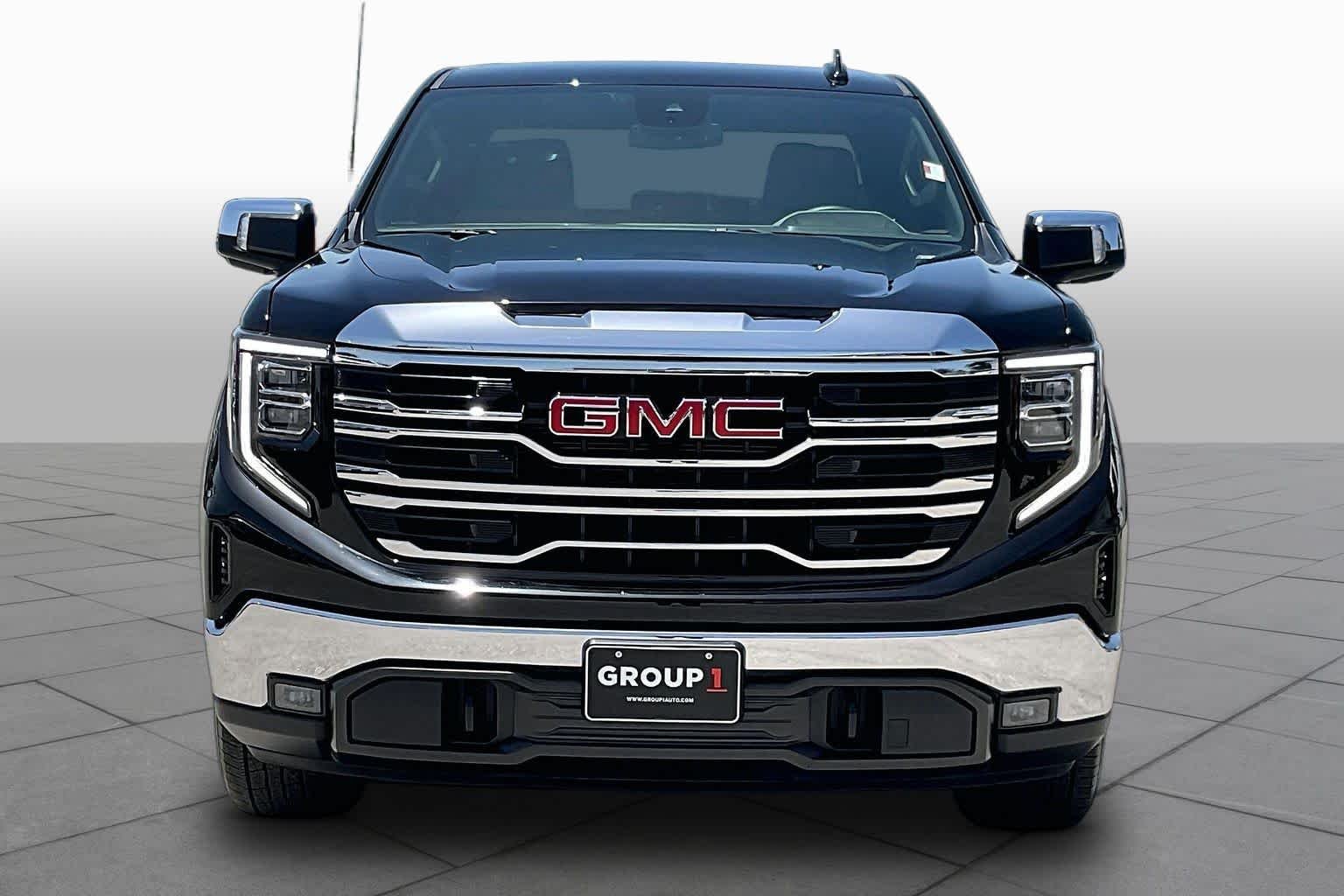 Used 2023 Onyx Black GMC SLT image 4