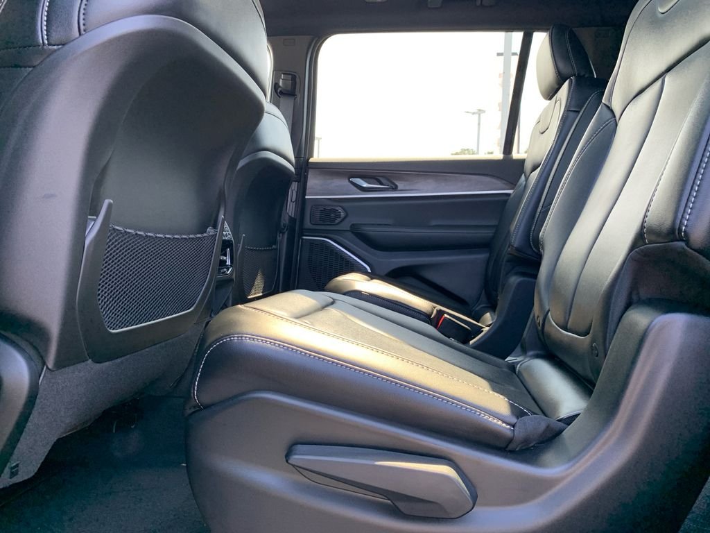 New 2026 Baltic Gray Metallic Clear-Coat Exterior Paint Jeep Limited image 24