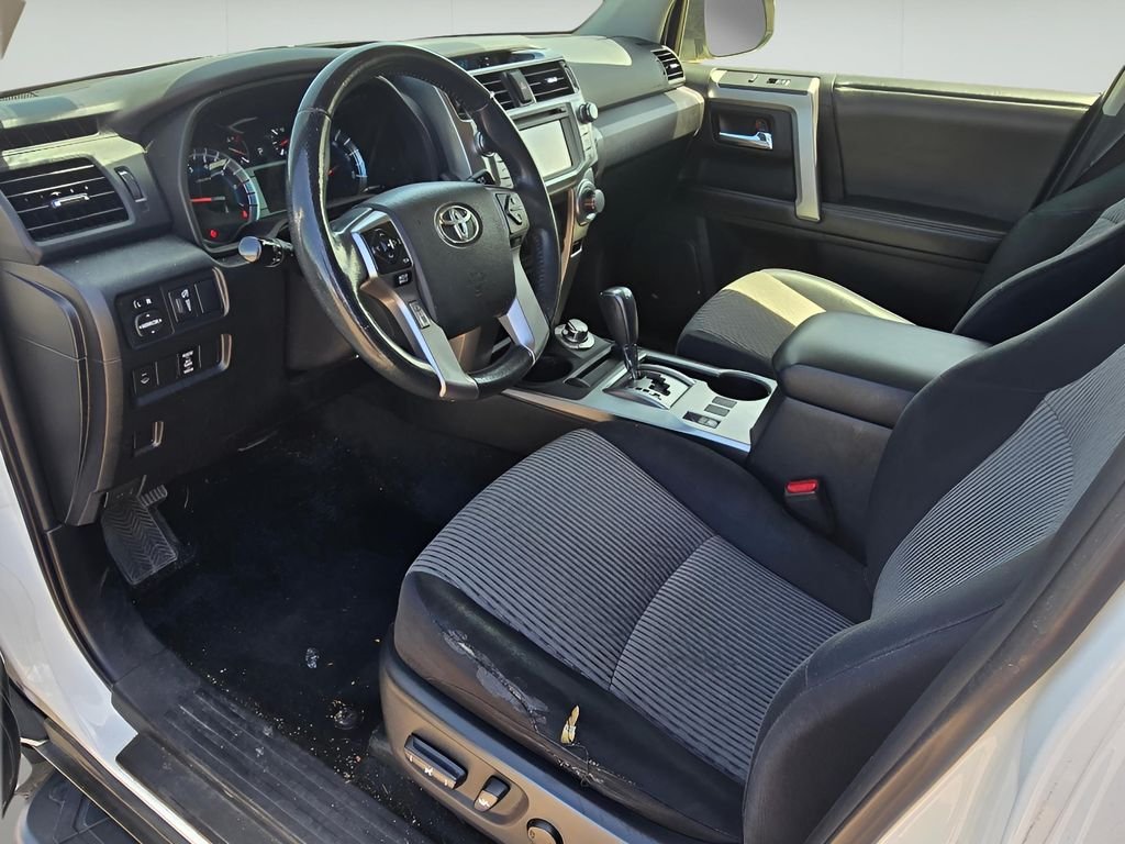 Used 2014 Super White Toyota SR5 image 13
