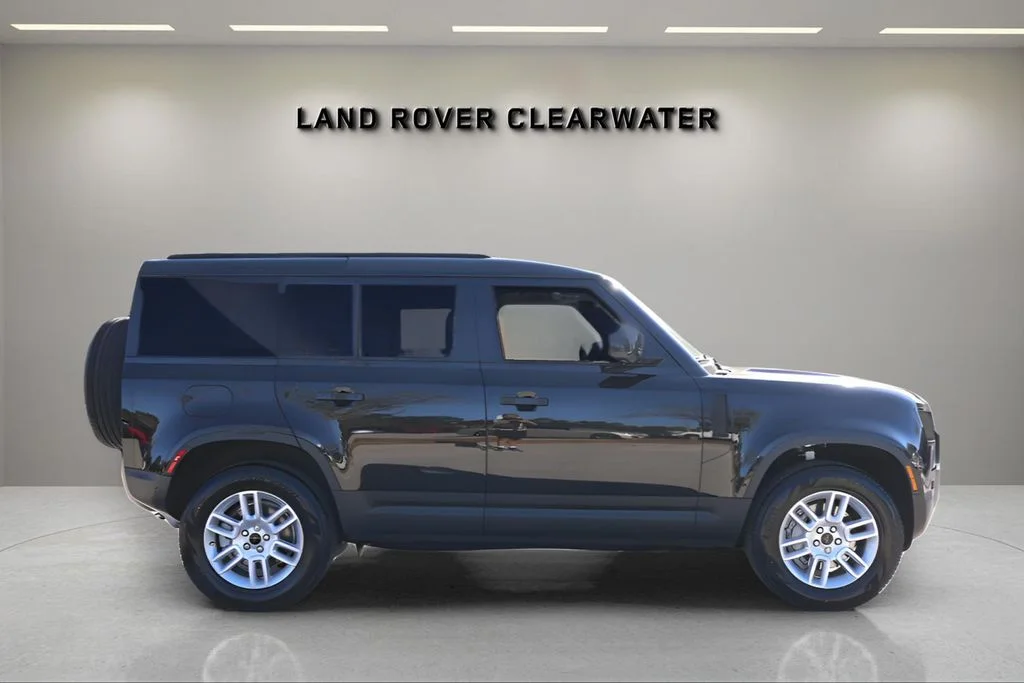 New 2026 Santorini Black Land Rover S image 6