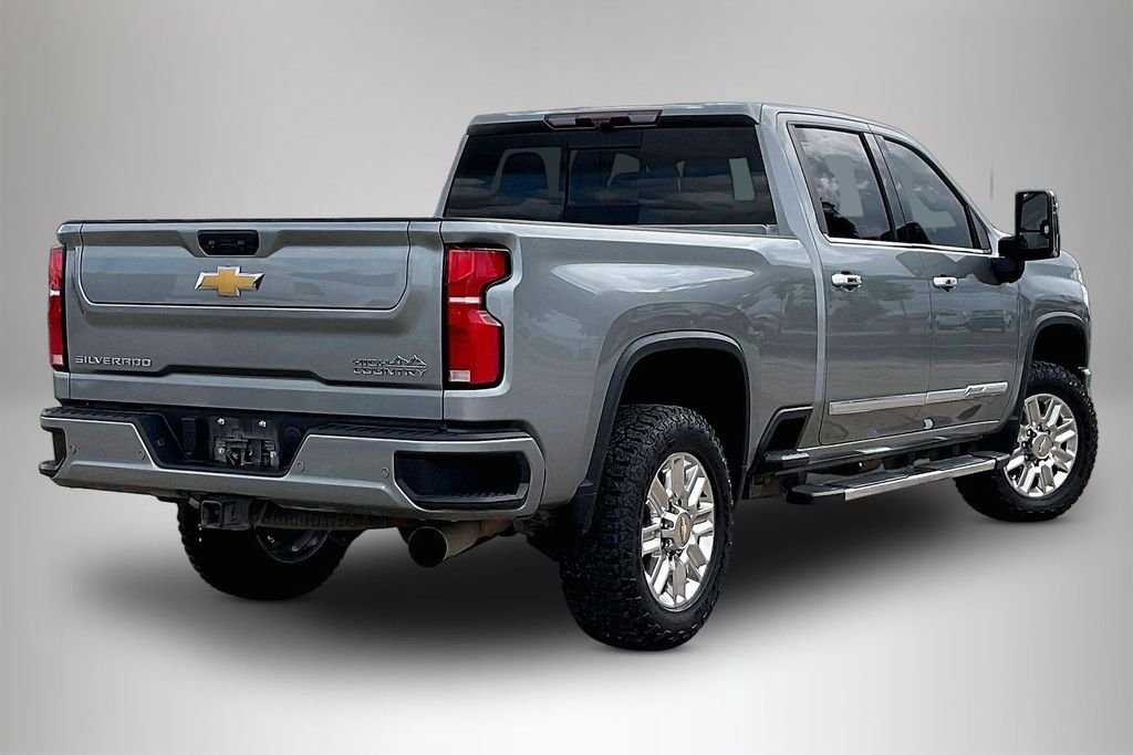 Used 2025 Gray Chevrolet High Country image 5