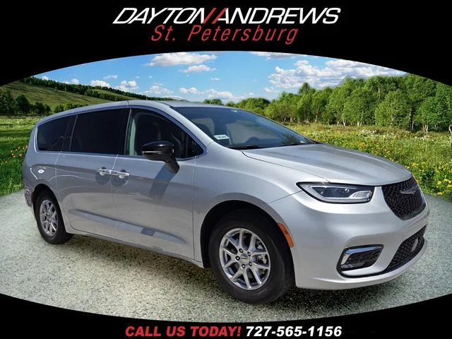2024 Chrysler Pacifica Touring L's photo