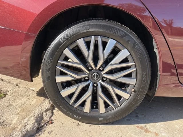 2025 Nissan Altima SV - Photo 12