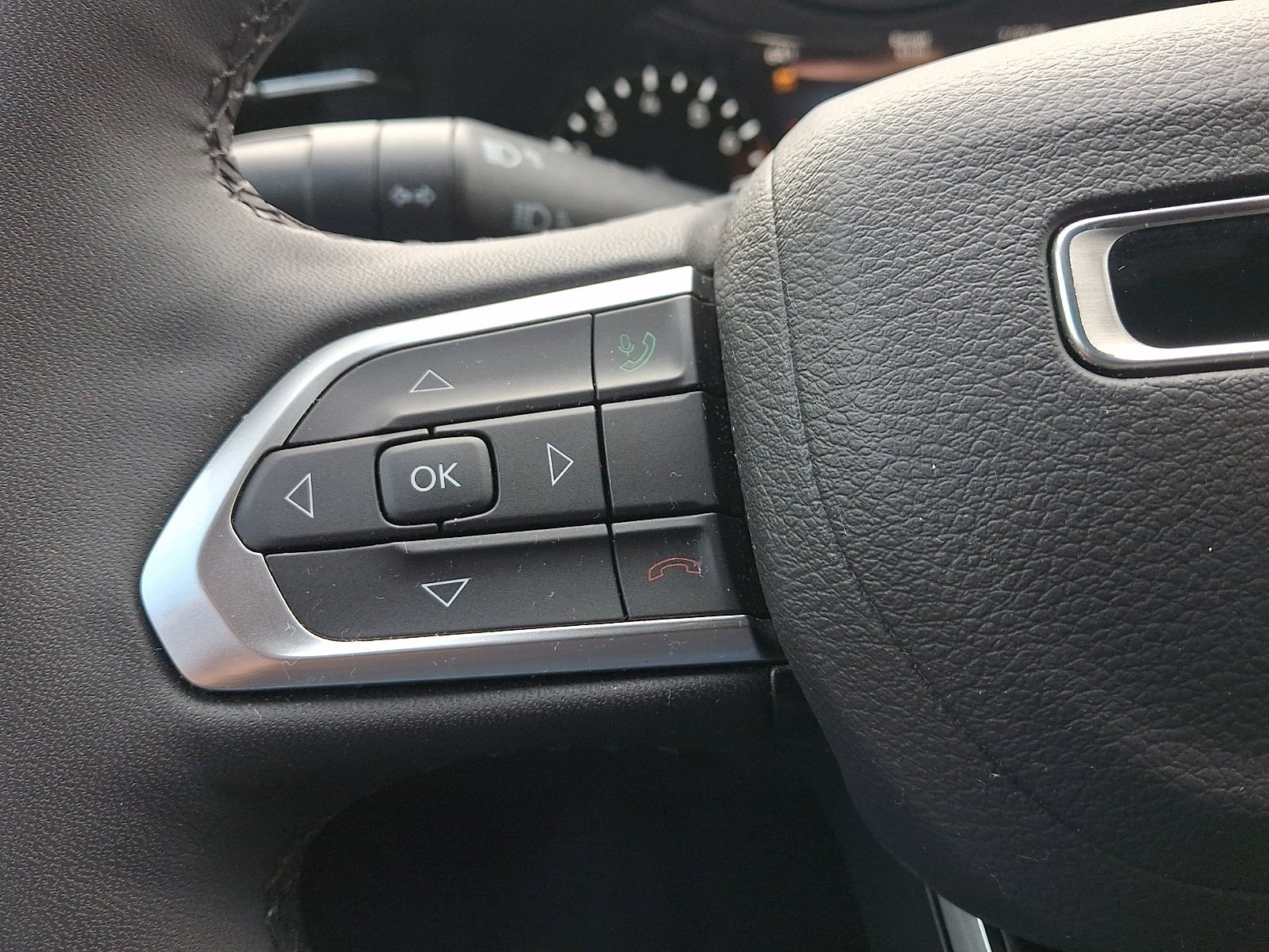 Used 2025 Bright White Clearcoat Jeep Limited image 21