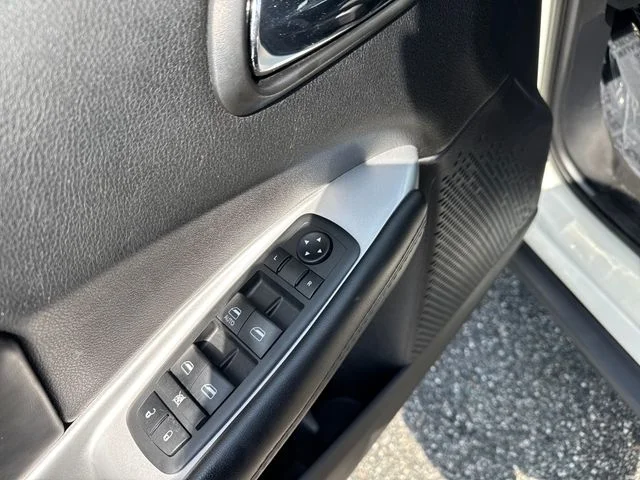 Used 2020 Vice White Dodge SE image 18