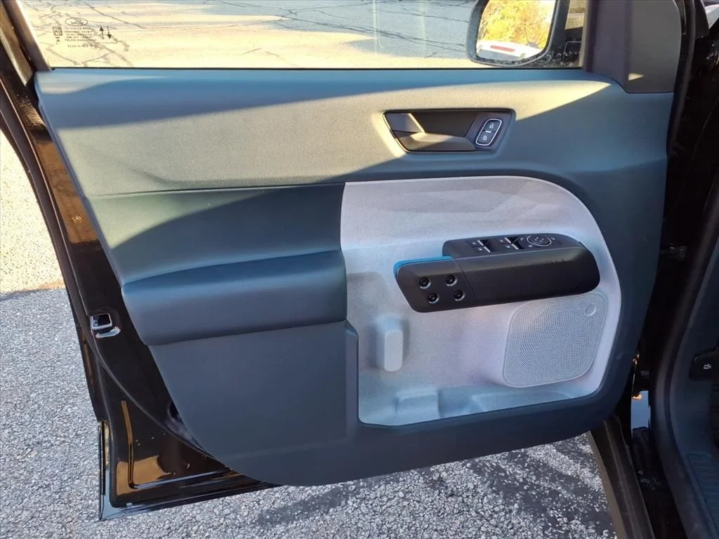 New 2025 Shadow Black Ford XLT image 12