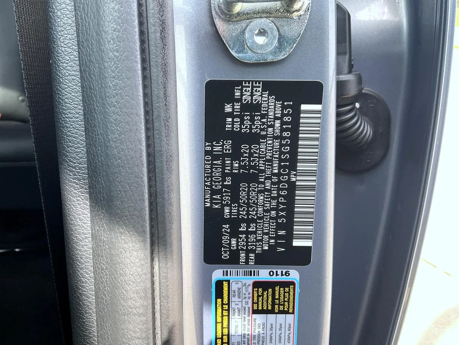 Used 2025 Silver Kia S image 27