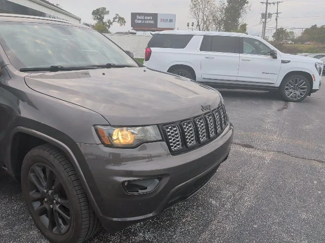 Used 2021 Gray Jeep Laredo X image 6