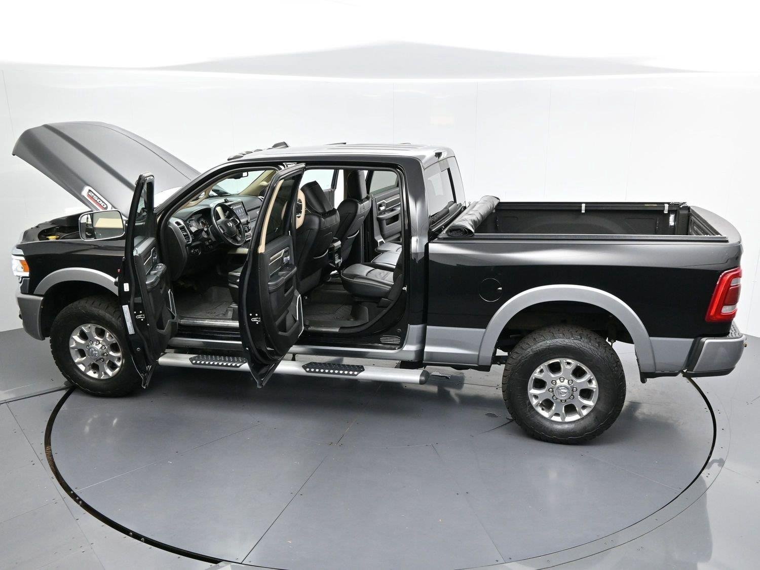 Used 2021 Diamond Black Crystal Pearlcoat Ram Laramie image 44