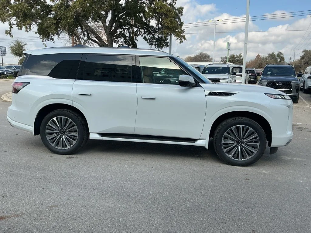 New 2026 RADIANT WHITE INFINITI Luxe 4WD image 4