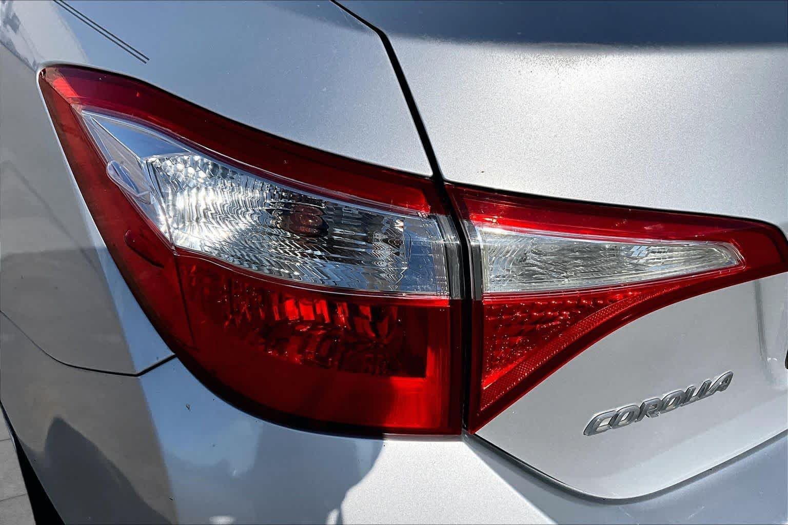 Used 2016 Classic Silver Metallic Toyota L image 28