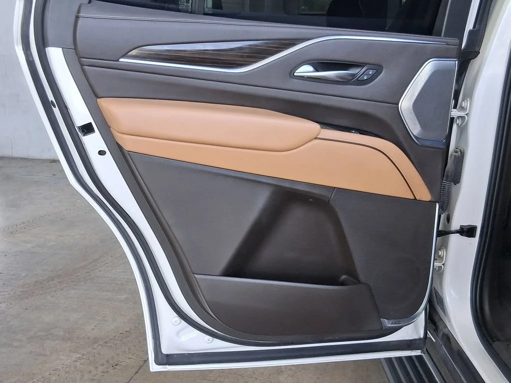 Used 2022 CRYSTAL WHITE TRICOAT Cadillac Premium Luxury image 24