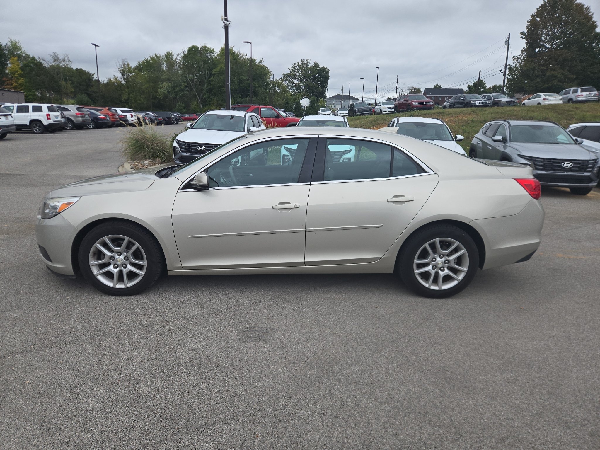 Used 2016 Champagne Silver Metallic Chevrolet LT image 6