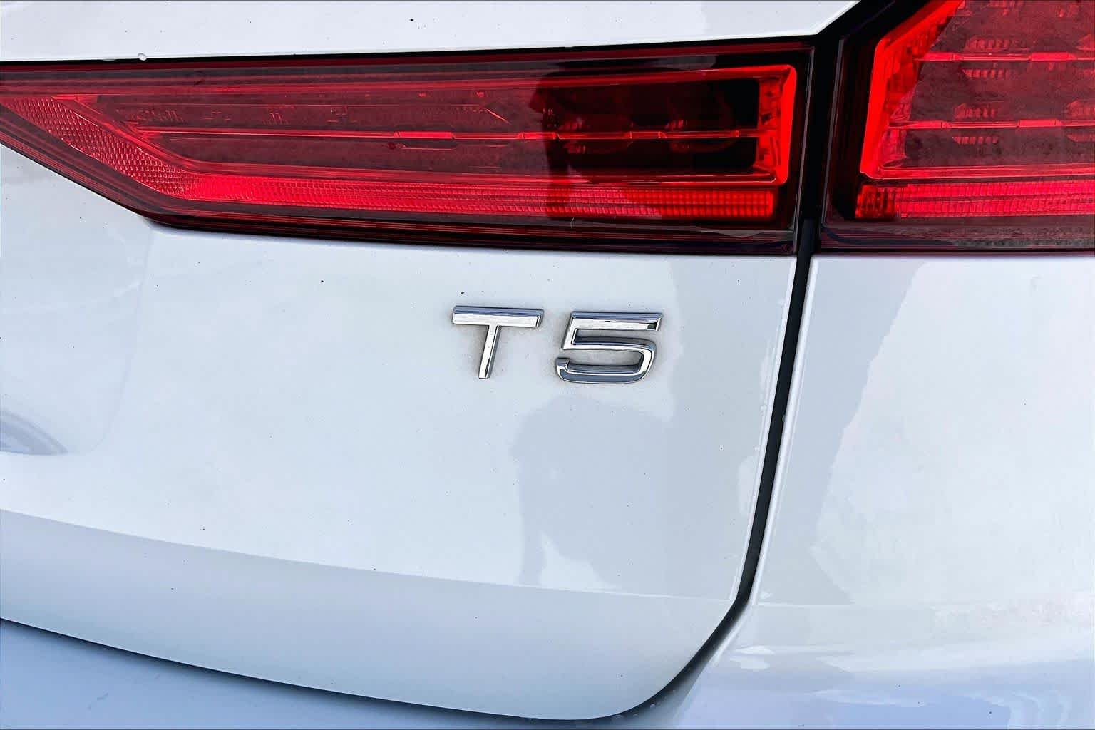 Used 2021 Crystal White Metallic Volvo Inscription image 10